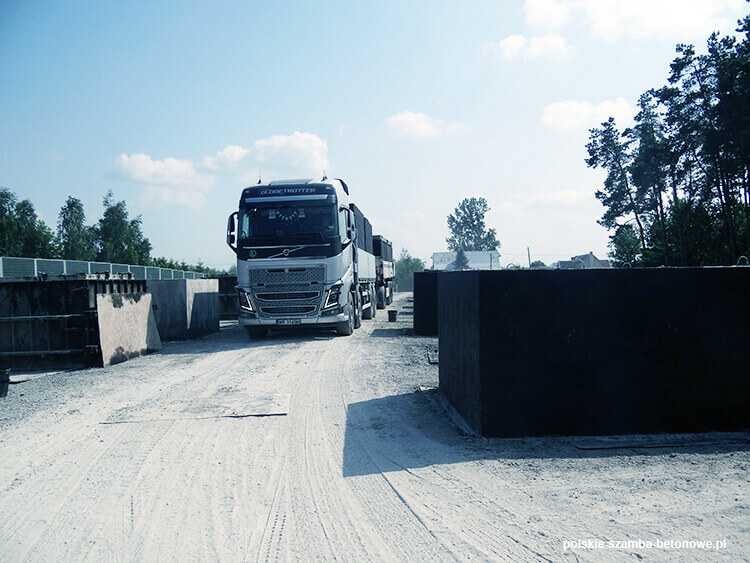 Transport szamb betonowych  w Jarocinie